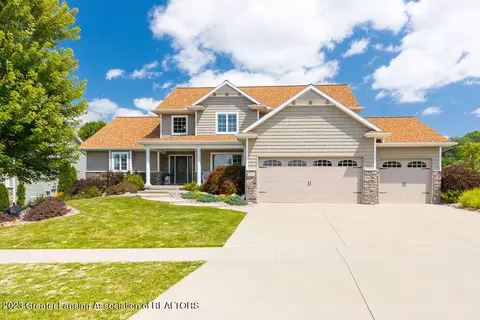 907 Woodbury Dr, Grand Ledge, MI 48837