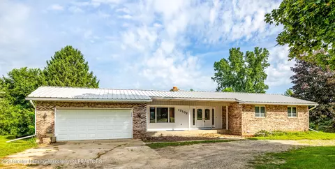 12102 Raelyn Hills Dr, Perry, MI 48872