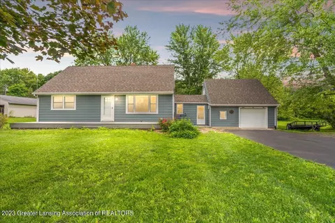 9450 Round Lake Rd, Laingsburg, MI 48848