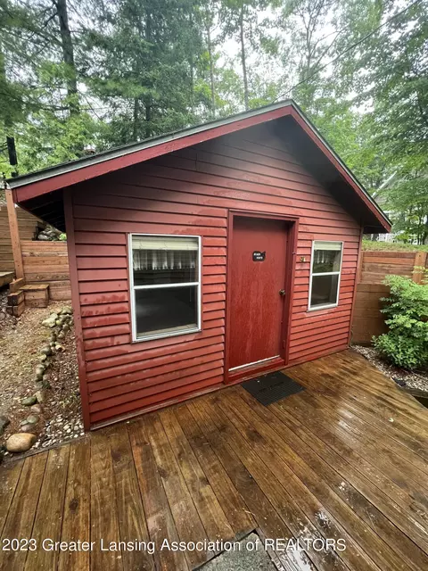 6175 Honey Ln, Johannesburg, MI 49751