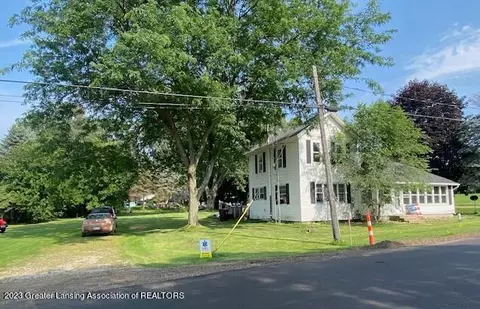 7902 N Welling Rd, Eureka, MI 48833