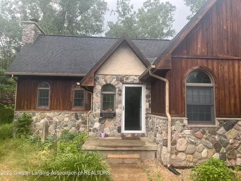 8821 Corrison Rd, Grand Ledge, MI 48837