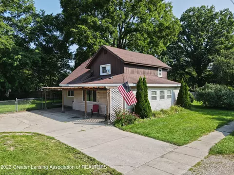 2011 NE Delhi St, Holt, MI 48842