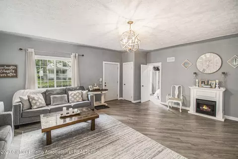 204 E Baldwin St, Saint Johns, MI 48879 photo 9