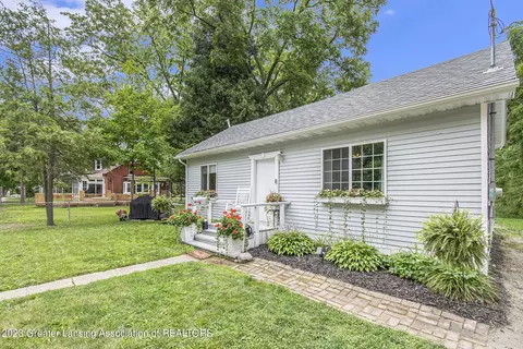 204 E Baldwin St, Saint Johns, MI 48879 photo 2