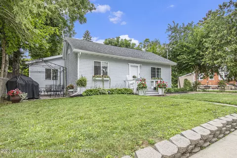 204 E Baldwin St, Saint Johns, MI 48879 photo 4
