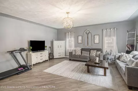 204 E Baldwin St, Saint Johns, MI 48879 photo 8