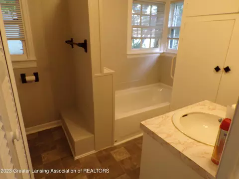 404 W 3rd St, Charlotte, MI 48813 photo 11