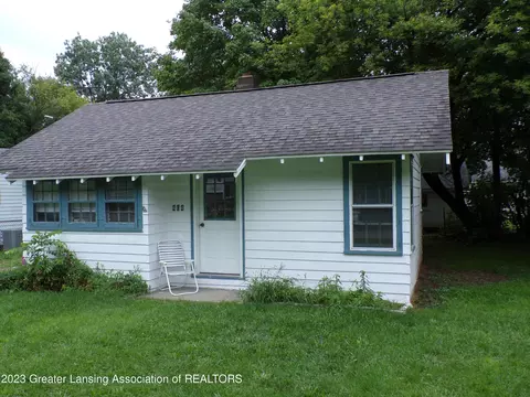 404 W 3rd St, Charlotte, MI 48813 photo 2