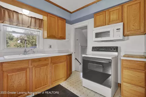1065 E Stoll Rd, Lansing, MI 48906 photo 9