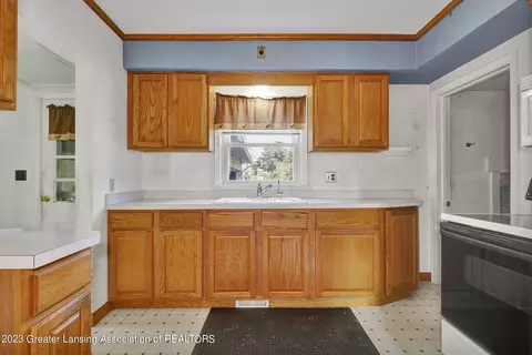 1065 E Stoll Rd, Lansing, MI 48906 photo 8