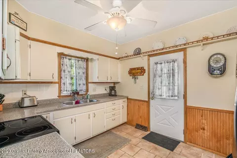 306 E Kent St, Grand Ledge, MI 48837 photo 8