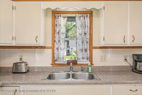 306 E Kent St, Grand Ledge, MI 48837 photo 10
