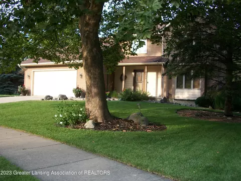 1420 Wolf Run Dr, Lansing, MI 48917