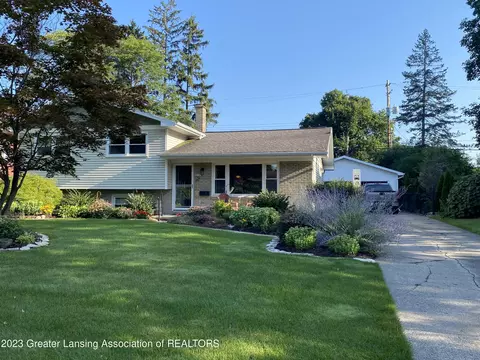 1331 Cedarhill Dr, East Lansing, MI 48823