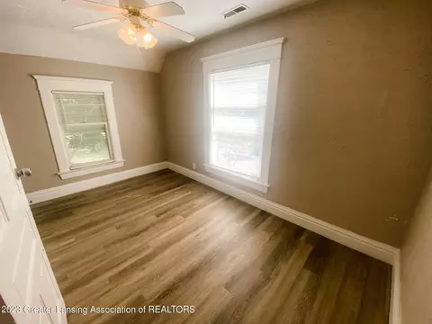 616 Cherry St, Lansing, MI 48933 photo 11