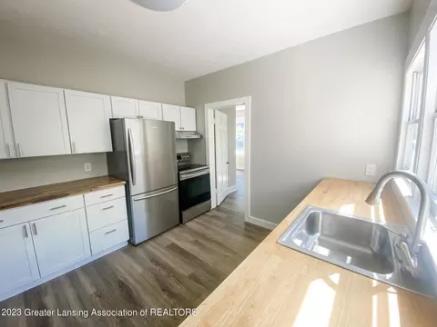 616 Cherry St, Lansing, MI 48933 photo 7
