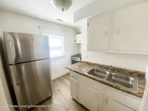 616 Cherry St, Lansing, MI 48933 photo 9