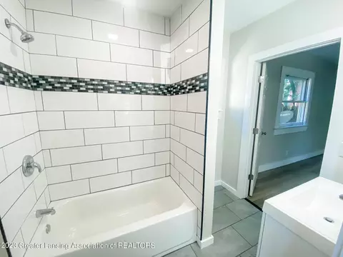 616 Cherry St, Lansing, MI 48933 photo 5