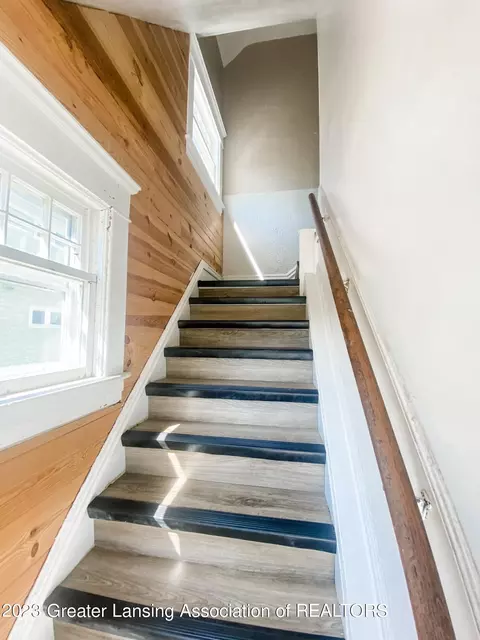 616 Cherry St, Lansing, MI 48933 photo 8