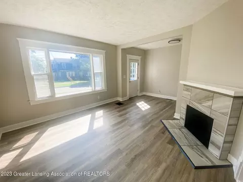 616 Cherry St, Lansing, MI 48933 photo 3