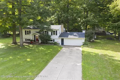 13145 E Melody Rd, Grand Ledge, MI 48837