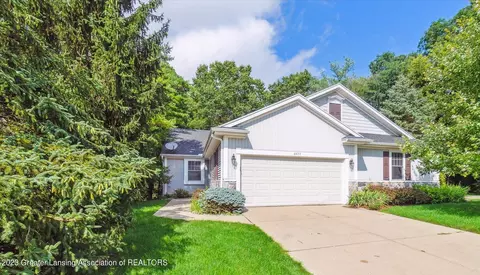 6477 Highland Ridge Dr #20, East Lansing, MI 48823