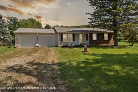 905 S Warren Rd, Ovid, MI 48866