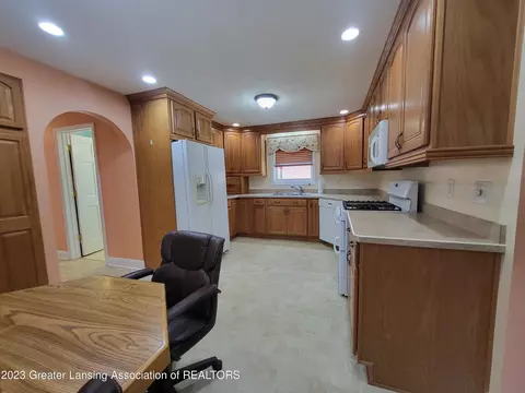 5724 High St, Bath, MI 48808 photo 6