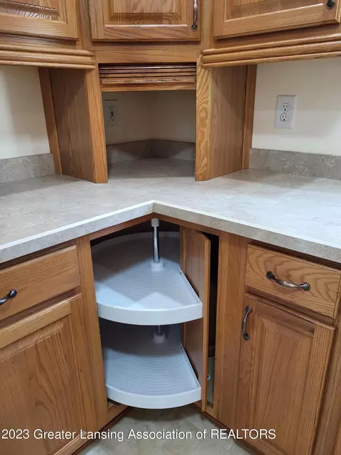 5724 High St, Bath, MI 48808 photo 10
