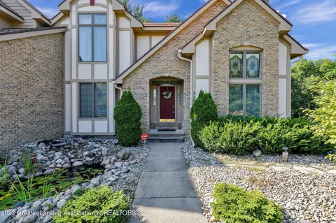 310 W Spring Meadows Ln, Dewitt, MI 48820 photo 3