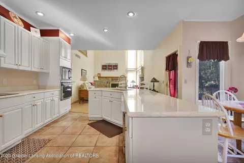 310 W Spring Meadows Ln, Dewitt, MI 48820 photo 11