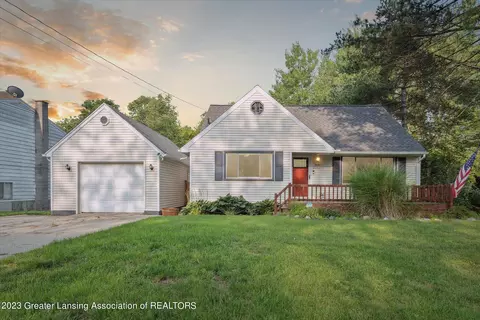 2091 Hamilton St, Holt, MI 48842