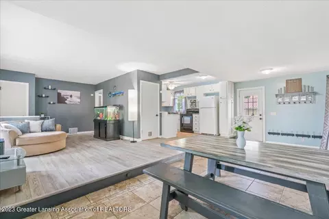 851 E Greenlawn Ave, Lansing, MI 48910 photo 9