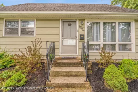 851 E Greenlawn Ave, Lansing, MI 48910 photo 4