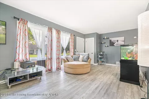 851 E Greenlawn Ave, Lansing, MI 48910 photo 7