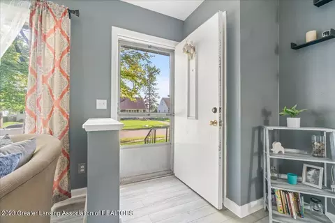 851 E Greenlawn Ave, Lansing, MI 48910 photo 5