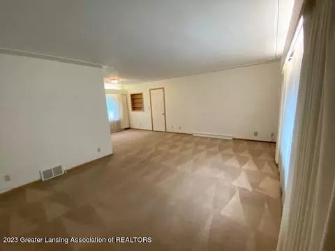 205 E Park St, Saint Johns, MI 48879 photo 12