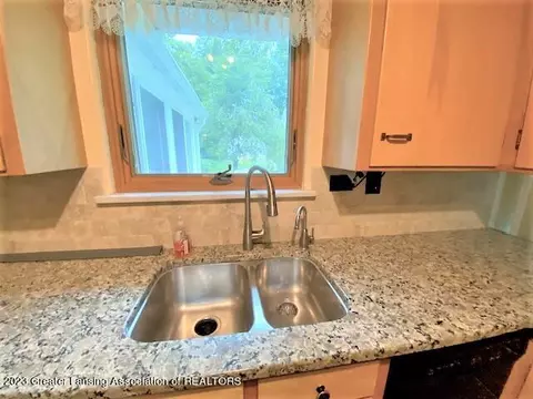 205 E Park St, Saint Johns, MI 48879 photo 18