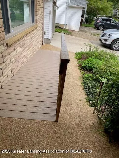 205 E Park St, Saint Johns, MI 48879 photo 8