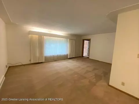 205 E Park St, Saint Johns, MI 48879 photo 11