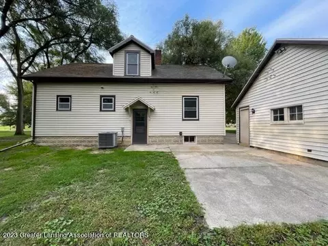 803 E Gibbs St, Saint Johns, MI 48879 photo 4