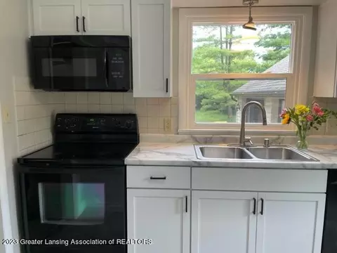 803 E Gibbs St, Saint Johns, MI 48879 photo 15