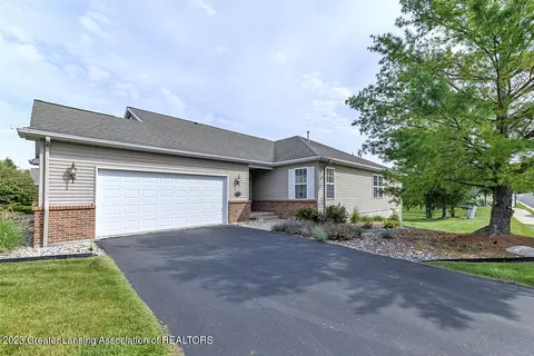 278 Barrington Cir #13, Lansing, MI 48917