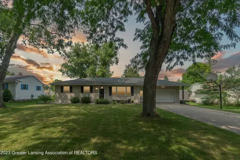 8514 Camellia St, Lansing, MI 48917