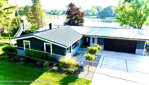 4868 Apache Path, Owosso, MI 48867 photo 2
