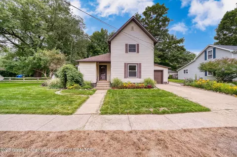 306 Woodworth St, Leslie, MI 49251