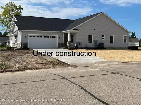 5275 E Hawk Hollow Dr, Bath, MI 48808