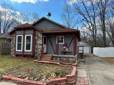 2801 Earl Ln, Lansing, MI 48906