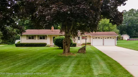 11476 W River Dr, Dewitt, MI 48820